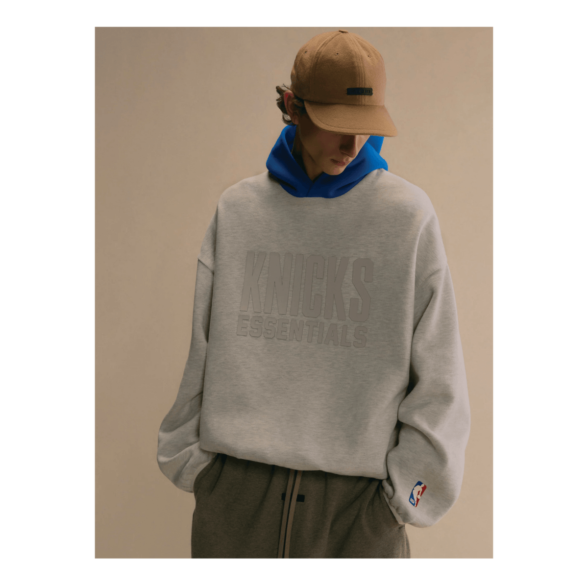 国内発送 FOG ESSENTIALS☆NBA Knicks ニックス グレー フーディ Fear of God Essentials x NBA New York Knicks Graphic Hoodie
