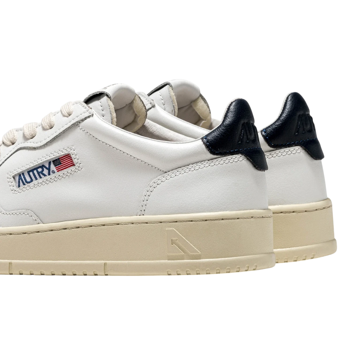 Autry Medalist Low Sneakers White and black Men AULM-LL12