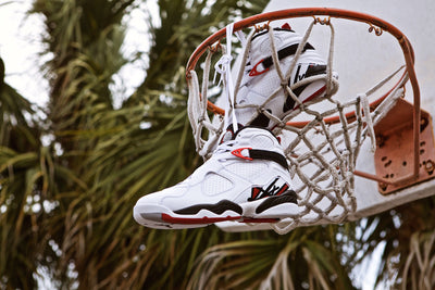 El Jordan 8 Retro Alternate Colorway es simple pero audaz