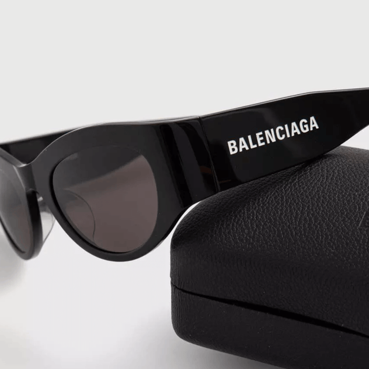 サングラス BALENCIAGA Woman Sunglasses Grey BB0330SK 003 Balenciaga™ BB0330SK Oval Sunglasses | EyeOns.com