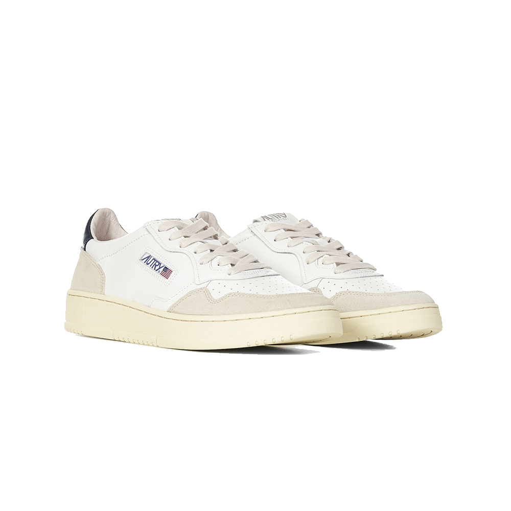 ★AUTRY★MEDALIST LOW SNEAKERS IN SUEDE AND WHITE AND BLUE★ Autry Medalist Low Sneakers In White And Light Blue Leather